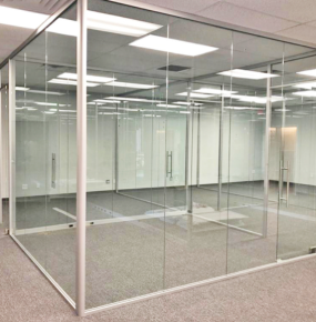 VÁCH KÍNH SHOWROOM 