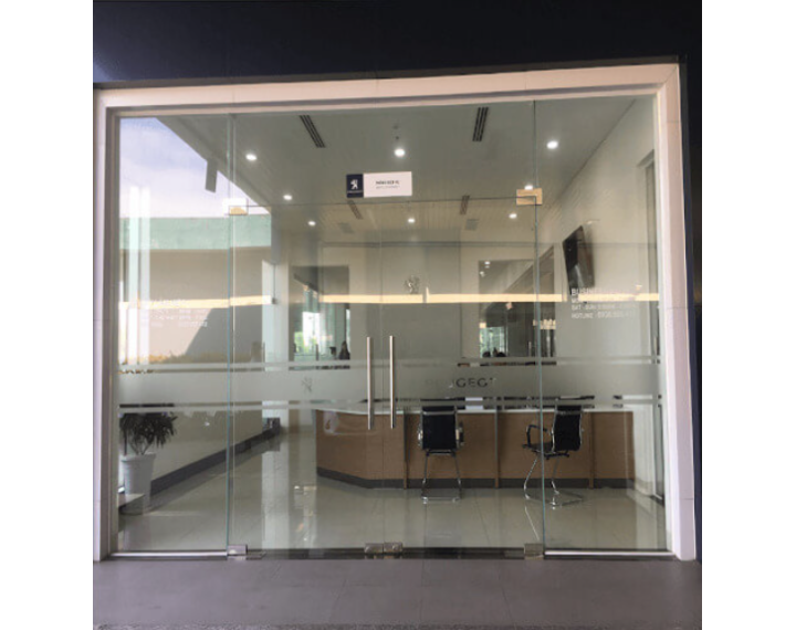 CỬA KÍNH CƯỜNG LỰC 5 TẤM